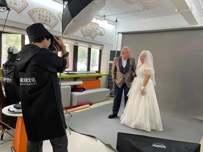 百岁闺蜜定格时光，杨浦公益摄影为重阳添彩