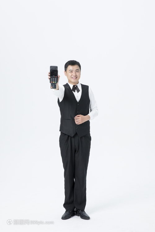 男服务员刷卡服务与摄影服务 现代服务行业的双重体验